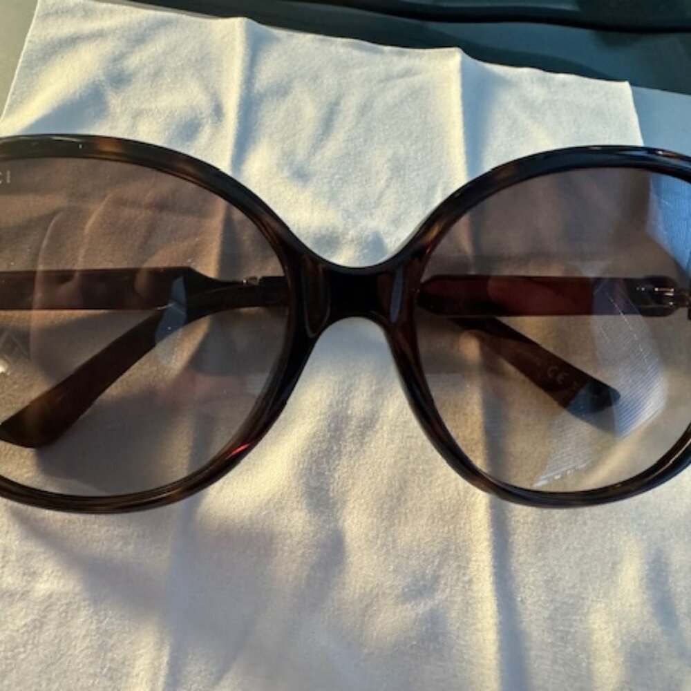 Gucci Sunglasses - Picture 4 of 6